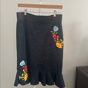 Floral Embroidered Pencil Skirt - Black